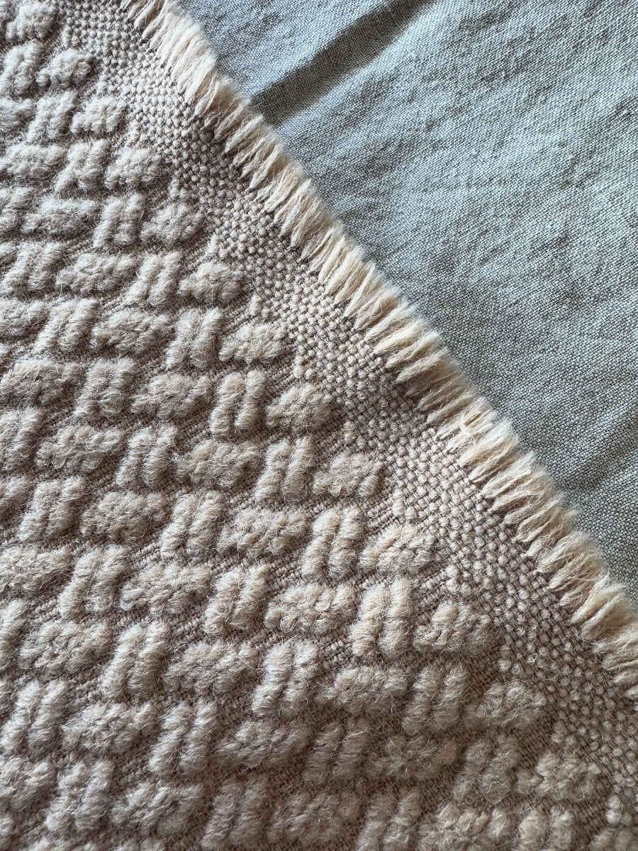 Italian wool throw / half blanket 008