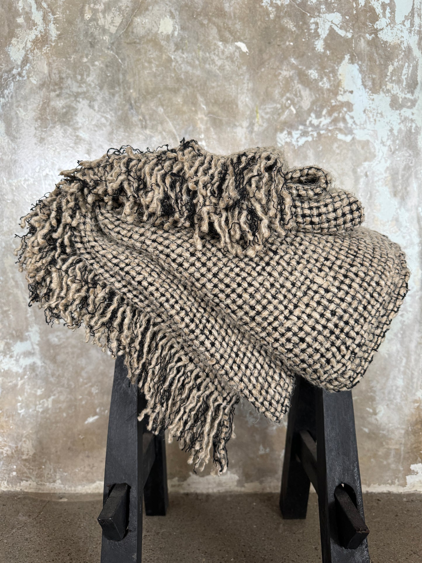 Hand loomed oversized flax throw - Natural/Black Melange