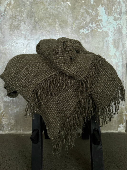 Hand loomed oversized flax throw - Olive