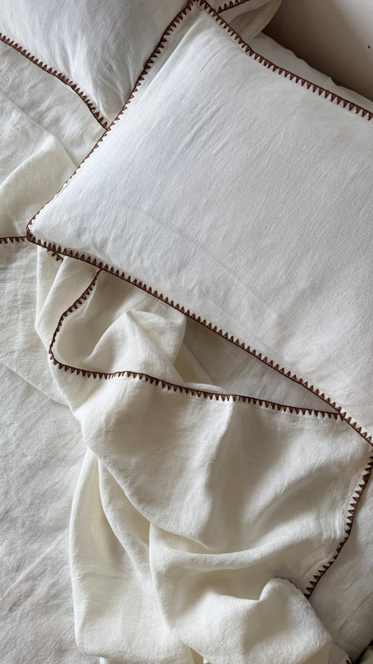 Samosa Embroidered pillowcase set